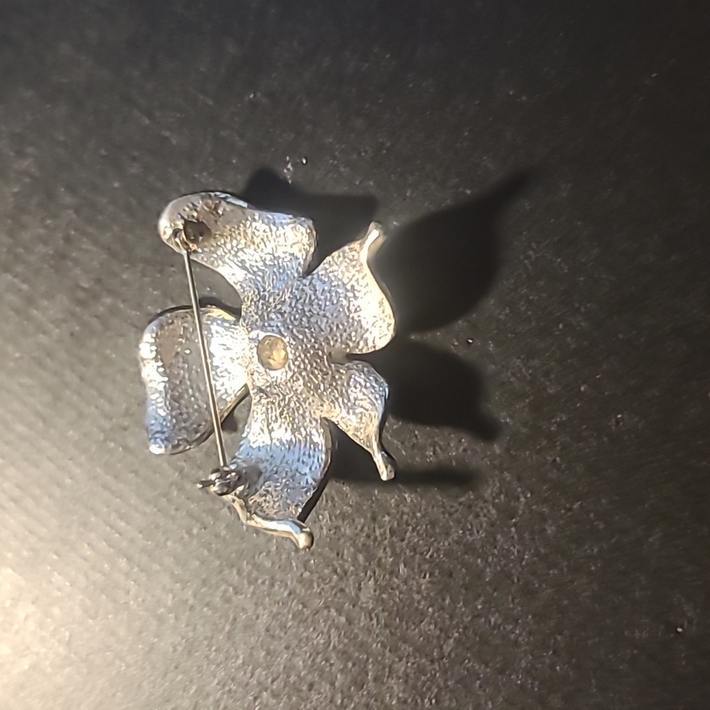 Unique Brooch - Picture 2 of 2